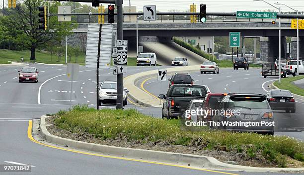 May 1, 2008 NEG#: 201175 CREDIT: Ricky Carioti / TWP. Burtonsville Shopping Center EDITOR: remote We visit with some merchants at the Burtonsville...