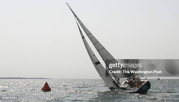 September 08, 2007 CREDIT: Mark Gail/ TWP Annapolis, Md. ASSIGNMENT#: 193910 EDITED: mg Ippon, skippered by Sean Gallagher, prepares to round the...