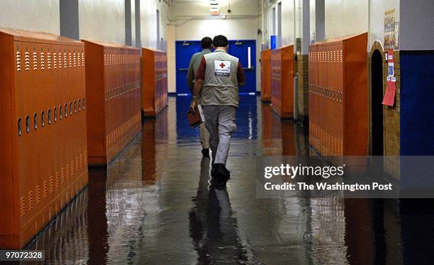 Me/evacuate3 DATE: September 6, 2007 NEG#: 193867 CREDIT: Ricky Carioti / TWP. Garnet-Patterson Middle School on 10th and U St. EDITOR: Keith Red...