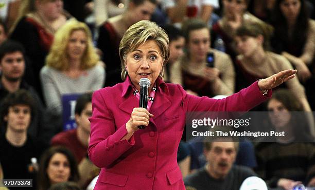 April 1, 2008 NEG#: 000000 CREDIT: Ricky Carioti / TWP. Kings College in Wilkes-Barre, Pa. EDITOR: remote Democratic presidential candidate Sen....