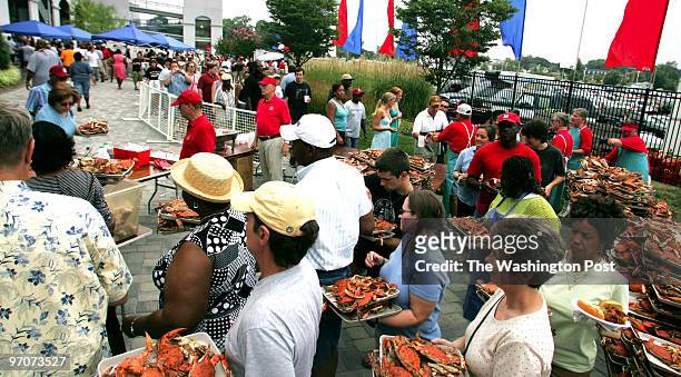 August 03, 2007 CREDIT: Mark Gail/ TWP Annapolis, Md. ASSIGNMENT#: 193026 EDITED: mg Crab lovers flocked to the tables of steamed crabs to enjoys...
