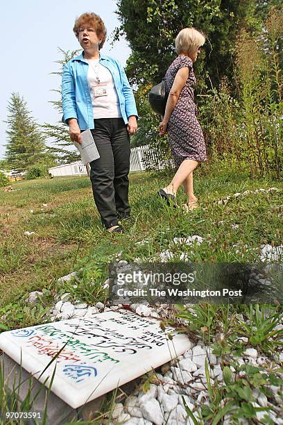 Tracy A. Woodward/The Washington Post Jermantown Cemetery, Jermantown Road, Fairfax The old Jermantown Cemetery has been full for years. Fairfax...