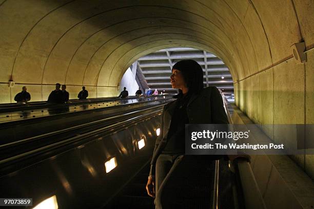 Josephm 200260--SLUG-ME/METROMOVIE--DATE-03/20/08-- Rosslyn Metro Station, Rosslyn, Virginia -PHOTOGRAPHER-MARVIN JOSEPH/TWP-- Photos for a story...