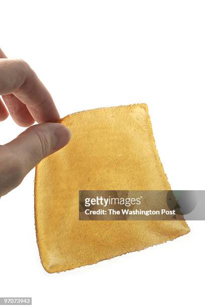 Washington Post Studio DATE: August 3, 2007 PHOTO: Julia Ewan/TWP Manuka honey bandage.