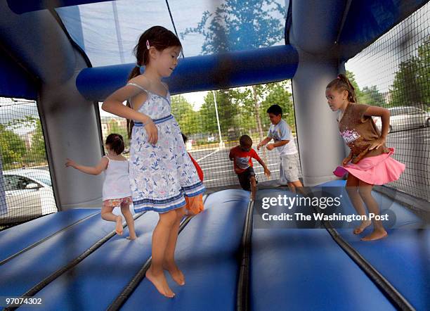 Fx-stand9 assignmet no: 193081 Photographer: Gerald Martineau 5875 Trinity Parkway Centerville, VA outdoor movies Enjoying the moon bounce are Cierra...