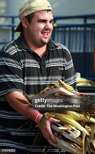 August 03, 2007 CREDIT: Mark Gail/ TWP Annapolis, Md. ASSIGNMENT#: 193026 EDITED: mg Brett Cohen balanced four trays of crabs and steamed ears of...