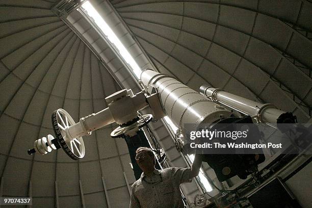 Washington, DC Geoff Chester talks about the night sky during a visit to U.S. The Naval Observatory in Washington, D.C., on Wednesday, June 27, 2007....