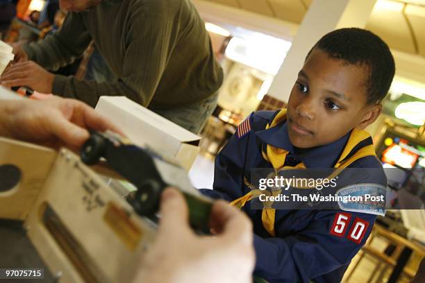 Tracy A. Woodward/The Washington Post Ballston Mall, 4238 Wilson Blvd, Arlington, VA Pinewood Derby racers from McLean and Arlington face off in the...