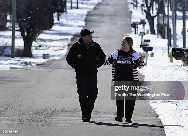 February 14, 2008 NEG#: 198166 CREDIT: Ricky Carioti / TWP. Lima, Ohio EDITOR: Remote Grass roots campaigning for Obama and Clinton in Lima, Ohio....