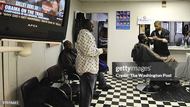 February 14, 2008 NEG#: 198166 CREDIT: Ricky Carioti / TWP. Lima, Ohio EDITOR: Remote Grass roots campaigning for Obama and Clinton in Lima, Ohio. We...