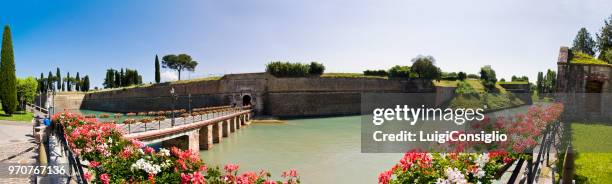 peschiera del garda (vr), italy, overview of the ancient fortification - consiglio stock pictures, royalty-free photos & images