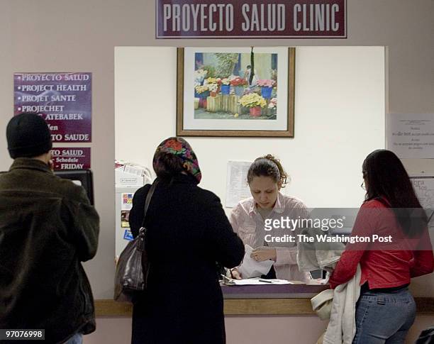 Mococares Date: 2.14.2008 Kevin Clark/TWP Neg #: 198120 Wheaton, MD Mayra Bercian works the reception desk Thursday morning at Proyecto Salud Clinic...