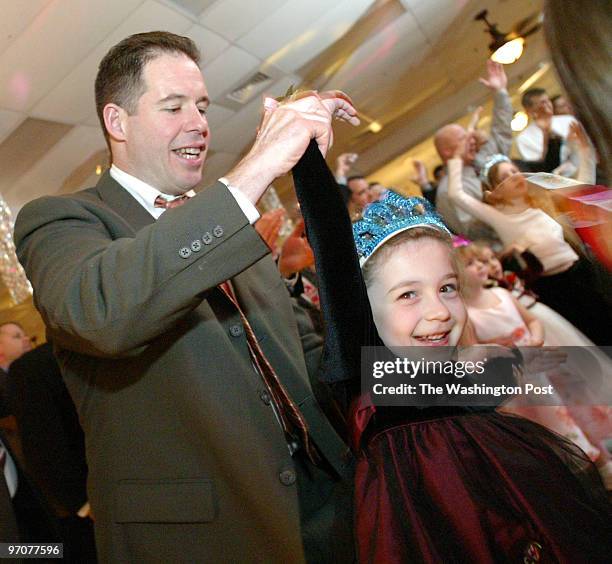 Feb. 02, 2008 CREDIT: Mark Gail/TWP Ellicott City, Md. ASSIGNMENT#: 197714 EDITED BY: mg Jim Bickel and six-year-old Emily danced th "YMCA" at the...