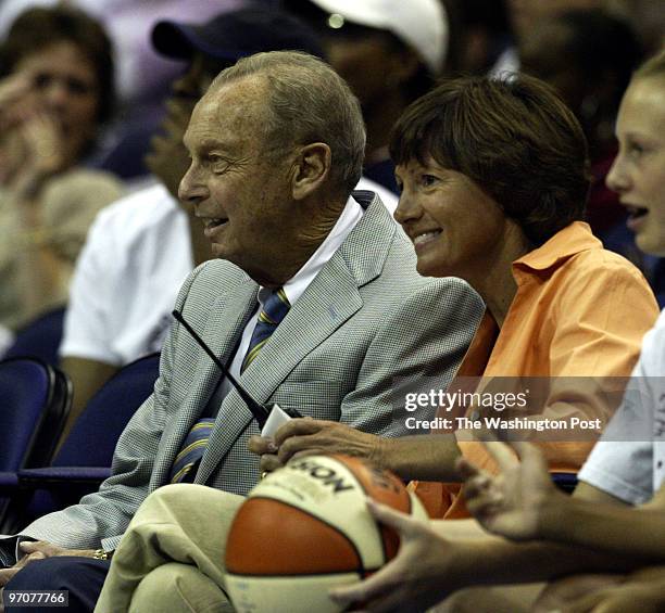 SP/MYSTICS DATE: 07/15/04 PHOTO BY: JOEL RICHARDSON 157587 MYSTICS BEAT THE CHARLOTTE STING ,,,, ABE POLLIN AND SUSAN O'MALLEY WERE THERE IN THE...