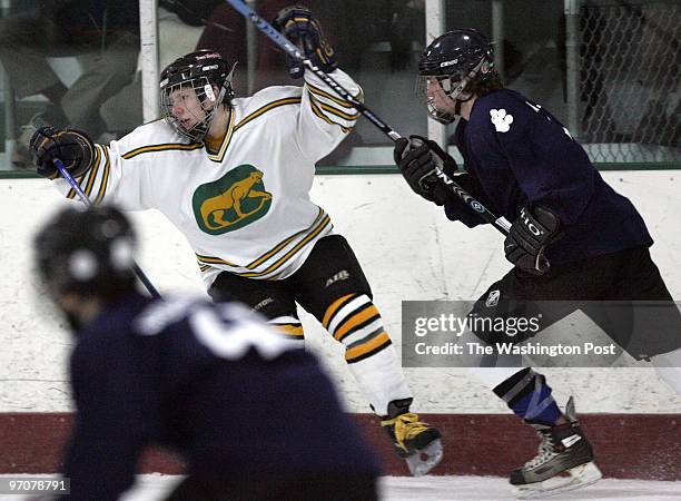 Hx/hockey17 Date: January 11,2008 Photographer: Toni L. Sandys/TWP Neg #: {transferf} Laurel, MD Wilde Lake forward Dmitry Ermakov during a game...