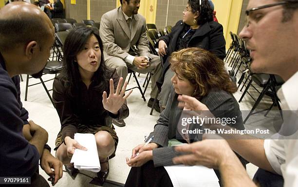 Schools Date: Kevin Clark/TWP Neg #: 196531 Washington, DC Cesar Espejo, Lilian Hernandez and David Pauk engage Michelle Rhee, DC School Chancellor,...