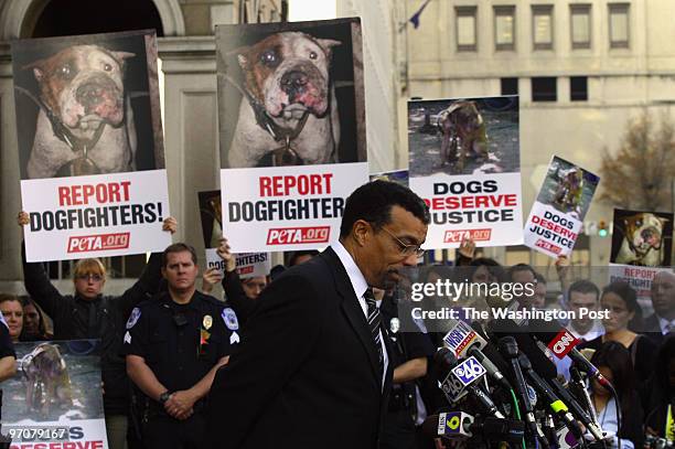 VickSentence DATE: December 10, 2007 CREDIT: Carol Guzy/The Washington Post Richmond VA Michael Vick is sentenced to 23 months for his role in an...