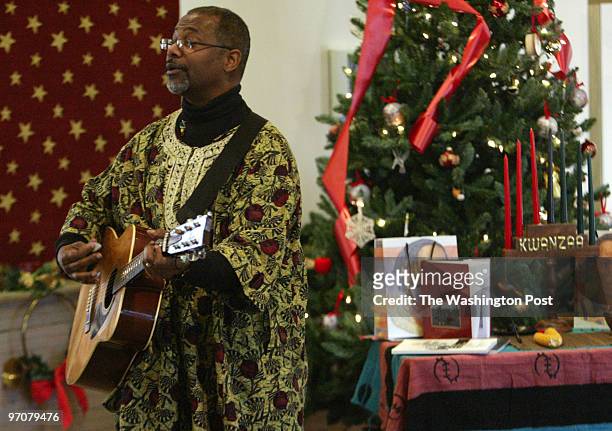 December 29, 2007CREDIT: Mark Gail/ TWP Catonsville, Md.ASSIGNMENT#: 196866EDITED BY: mgMusical storyteller Walter Jones Jr. Entertained at the...