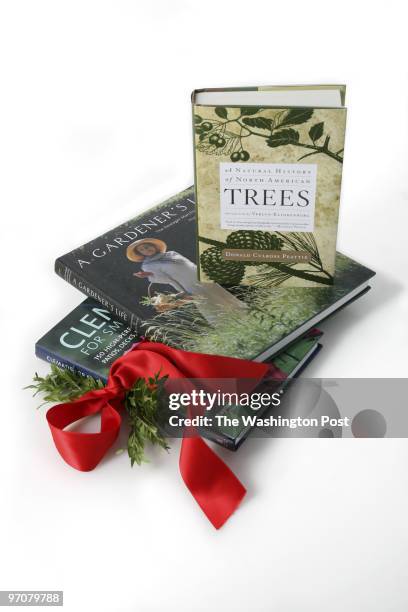 Washington Post Studio DATE: November 30, 2007 PHOTO: Julia Ewan/TWP For Annual Home Gift Guide - COVER - Gardening books.