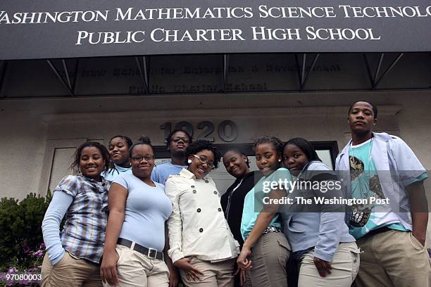 Josephm 195338--SLUG--ME/CHARTERS--DATE-10/26/07-- Washington Mathematics Science Technology, Public Charter High School--PHOTOGRAPHER-MARVIN...