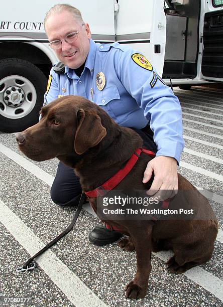 Calvert DATE: November 20, 2007 CREDIT: James M. Thresher / TWP. Prince Frederick, MD Animal control officer in Calvert County, Jim Fisher, with a...