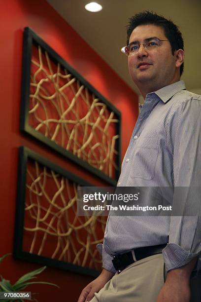 Josephm 195868--SLUG--ME-FI/DOCUMENT--DATE-11/14/07-- Washington, D.C.--PHOTOGRAPHER-MARVIN JOSEPH/TWP-- Dave Rivera moved into his condo and after a...