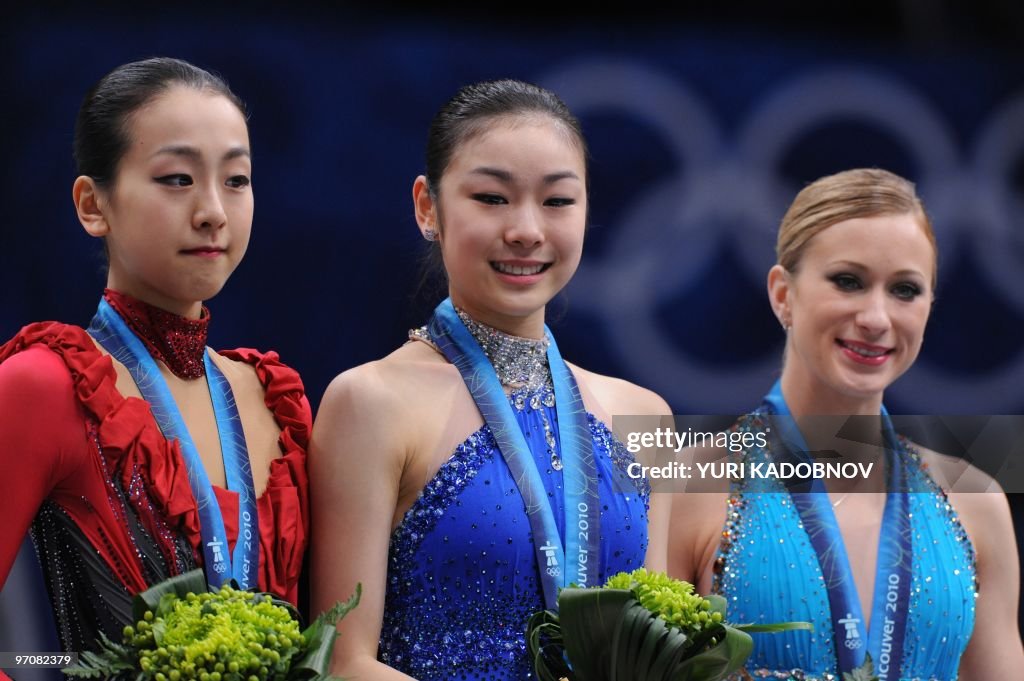 Gold medalist South Korea's Yu-Na Kim (C