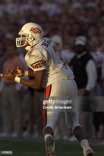 Tailback Tatum Bell of the Oklahoma State Cowboys looks to catch the ball against the Oklahoma Sooners during the game on November 24, 2001 at Owen...