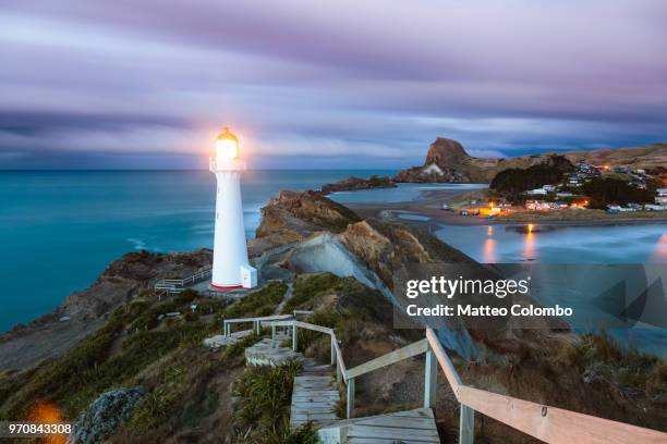 castle point lighthouse at dawn, wellington region, new zealand - wellington new zealand 個照片及圖片檔