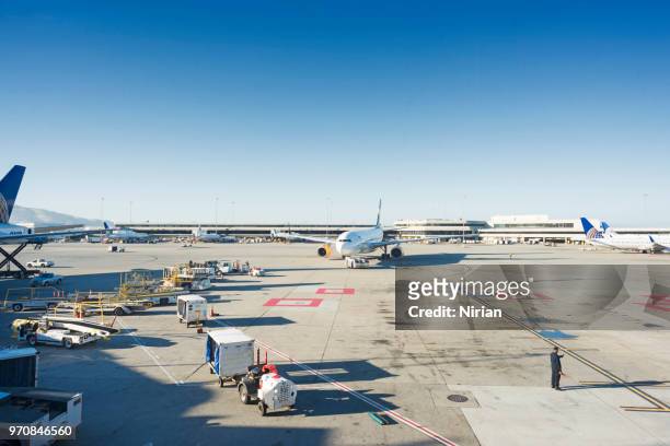 airplane before departure - taxiway stock pictures, royalty-free photos & images