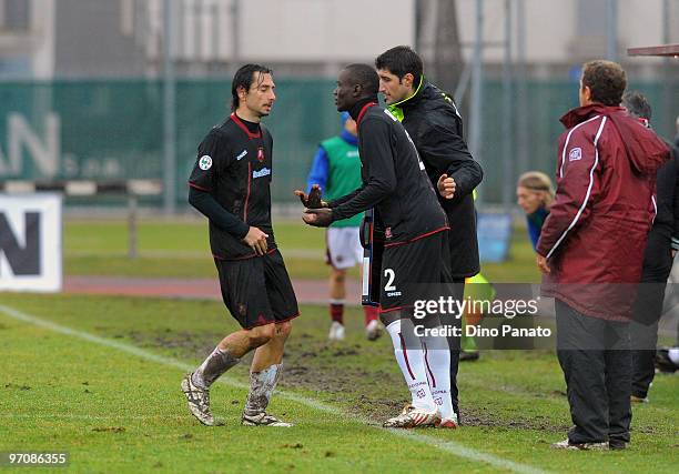 Luca Vigani of Reggina is replaced by Daniel Adejo during the Serie B match between AS Cittadella and Reggina Calcio at Stadio Pier Cesare Tombolato...