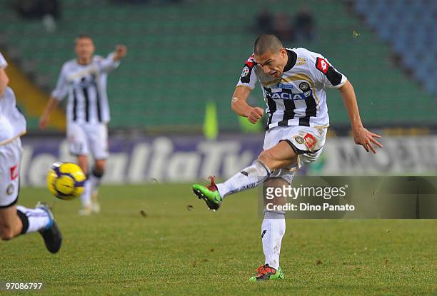 Gokhan Inler of Udinese in action during the Serie A match between Udinese Calcio and Cagliari Calcio at Stadio Friuli on February 24, 2010 in Udine,...