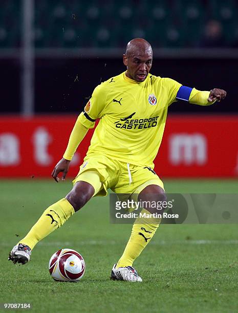 Marcos Senna of Villareal runs with the ball during the UEFA Europa League knock-out round, second leg match between VfL Wolfsburg and Villareal at...