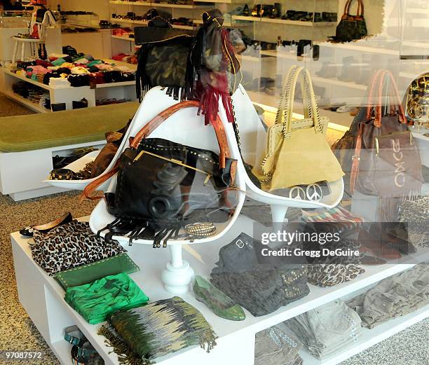 Camila Alves Handbags Photos And Premium High Res Pictures Getty Images camila-alves-handbags-photos-and-premium-high-res-pictures-getty-images