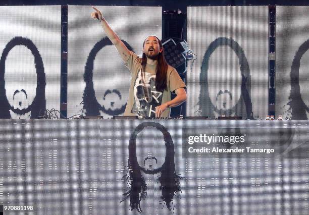 Steve Aoki is seen performing during the Mix Live! presented by Uforia concert at the AmericanAirlines Arena on June 9, 2018 in Miami, Florida.