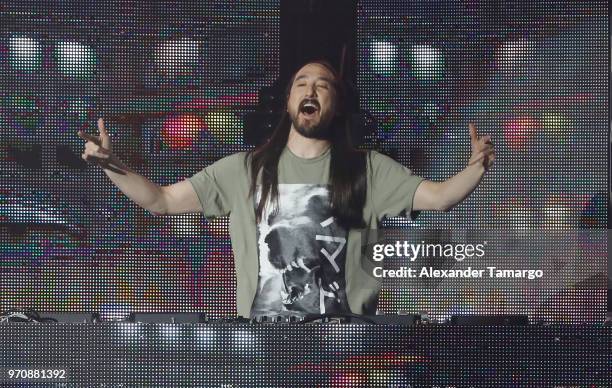 Steve Aoki is seen performing during the Mix Live! presented by Uforia concert at the AmericanAirlines Arena on June 9, 2018 in Miami, Florida.