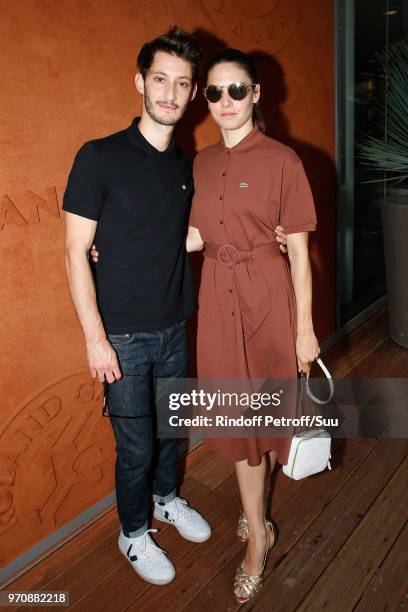 Actors Pierre Niney and Natasha Andrews attend the Men Final of the 2018 French Open - Day Fithteen at Roland Garros on June 10, 2018 in Paris,...