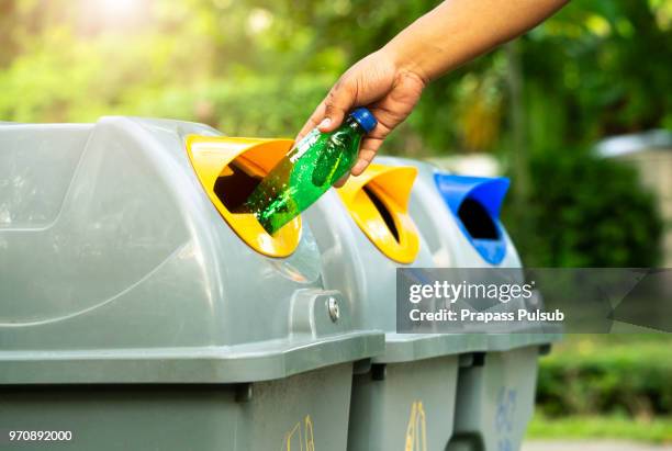 plastic bottle garbage for recycling concept reuse - organisation photos et images de collection