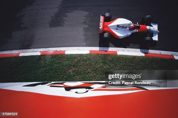 Michael Andretti drives the McLaren-Ford MP4/8 during the Italian Grand Prix on 12 September 1993 at the Autodromo Nazionale Monza near Monza, Italy.