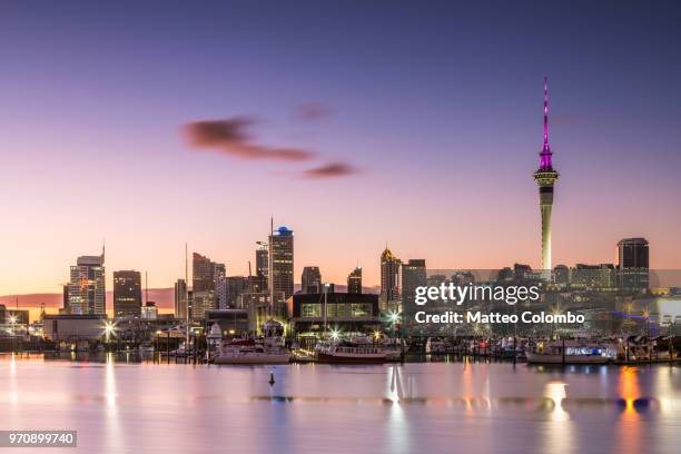 auckland financial district and harbour at dawn, new zealand - auckland foto e immagini stock