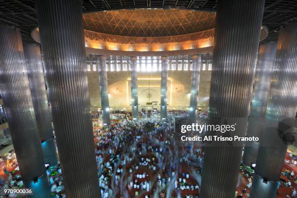 istiqlal mosque, ramadan, jakarta - masjid istiqlal stock pictures, royalty-free photos & images