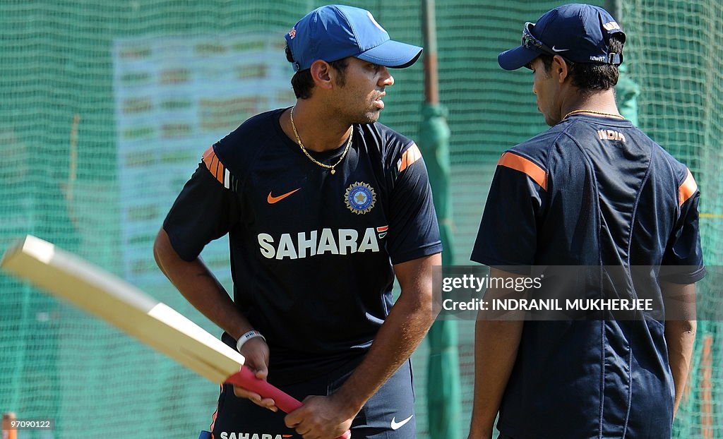 Indian cricketers Ravindra Jadeja (R) an