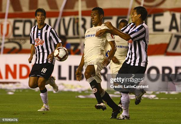 Luis Ramirez of Peru's Universitario vies for the ball with Ismael Benegas of Paraguay's Libertad during their match as part of the 2010 Libertadores...