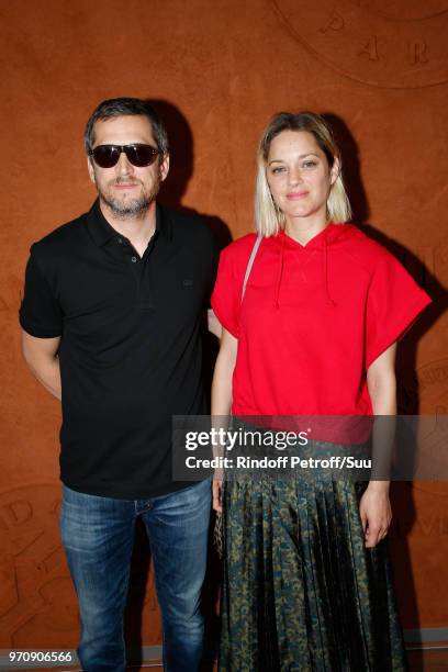 Actors Guillaume Canet and Marion Cotillard attend the Men Final of the 2018 French Open - Day Fithteen at Roland Garros on June 10, 2018 in Paris,...