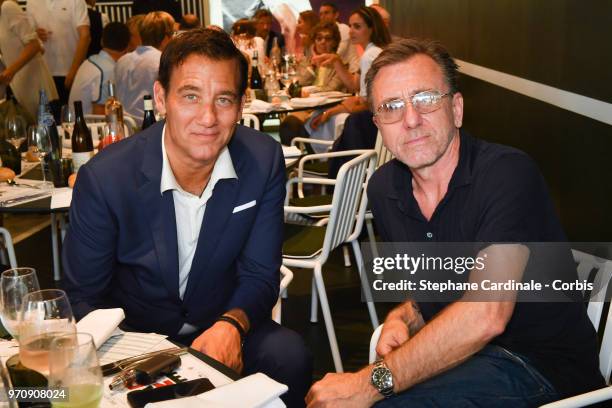 Actors Clive Owen and Tim Roth attend the Men Final of the 2018 French Open - Day Fifteen at Roland Garros on June 10, 2018 in Paris, France.