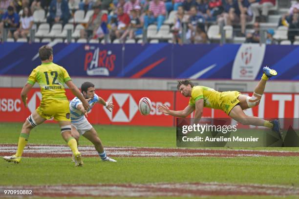 Lewis Holland of Australia passes the ball during the match between Australia and Argentina at the HSBC Paris Sevens, stage of the Rugby Sevens World...