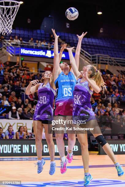Kate Burley of the Northern Stars, Jennifer O'Connell of the Steel and Olivia Coughlan of the Northern Stars compete for the ball during the round...
