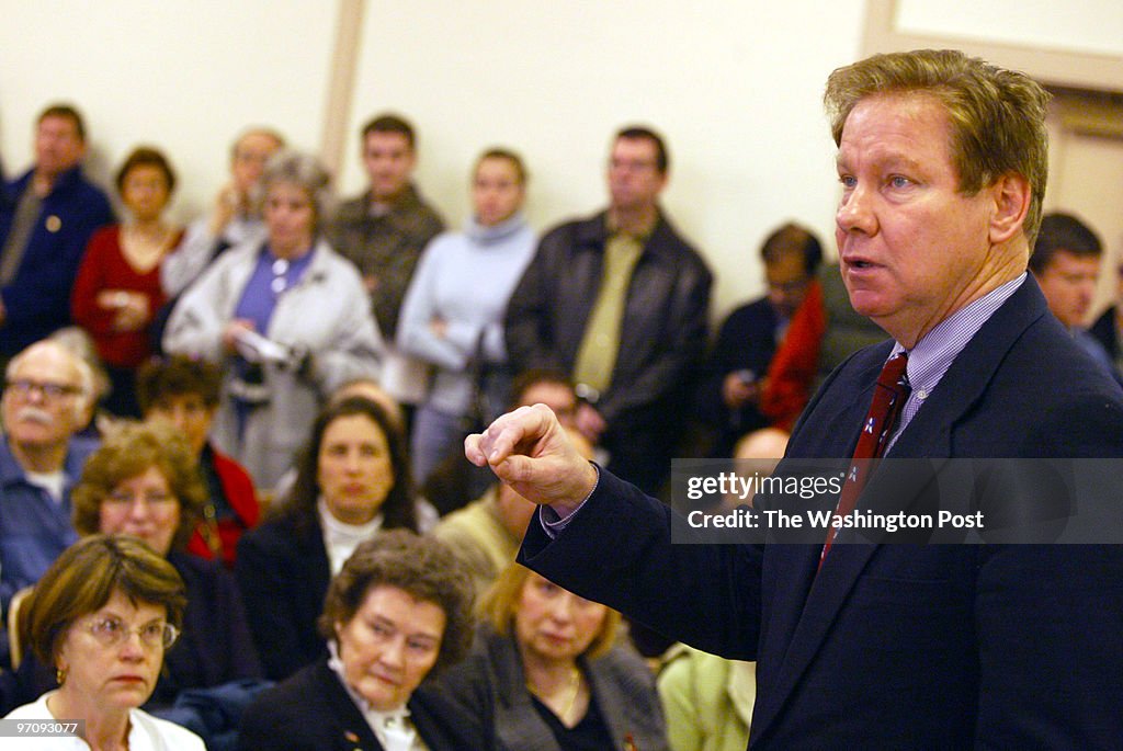 SLUG: ME\SOCIAL26 DATE:02/26/2005 Photographer: Tracy A. Woo