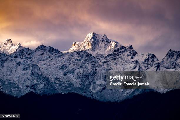 sunset in the himlayas - kangchenjunga stock pictures, royalty-free photos & images
