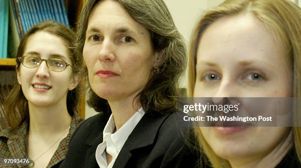 Games Kevin Clark\The Washington Post Date: 2.3.05 Neg #: 164546 College Park, MD Melanie Killen, center, UMD researcher, Alaina Brenick, left, and...